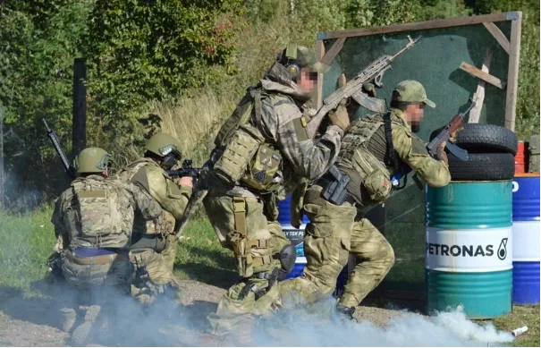 Momentka z letošního cvičení na střelnici v Drahanech.