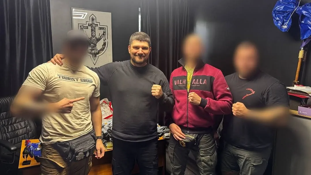 Jedna z mnoha fotek Filantrop Group s Kapustinem. Zleva: Vagner, Kapustin, Tichý, Tuček.